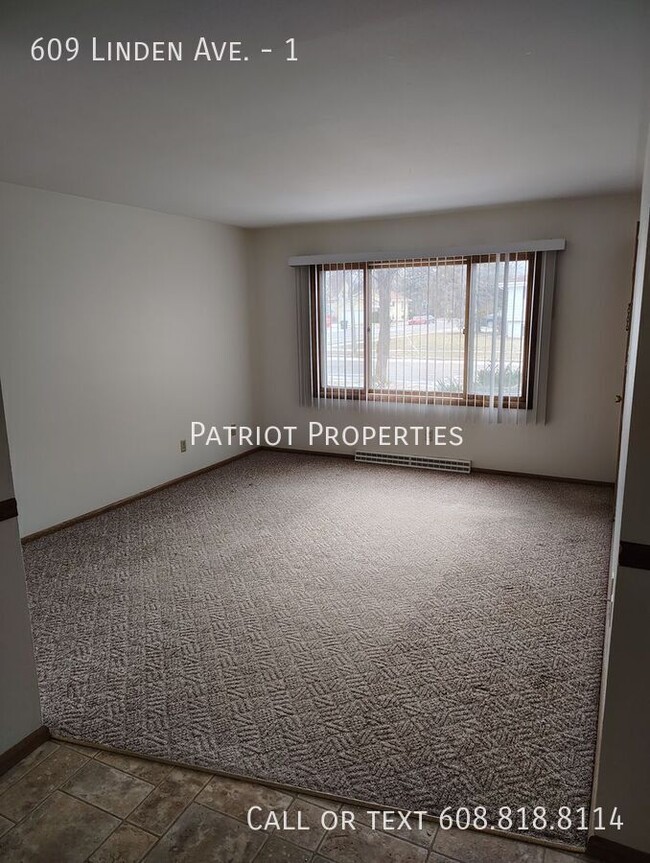 Foto del edificio - 2 Bedroom/ 1 Bathroom in Hartford, WI