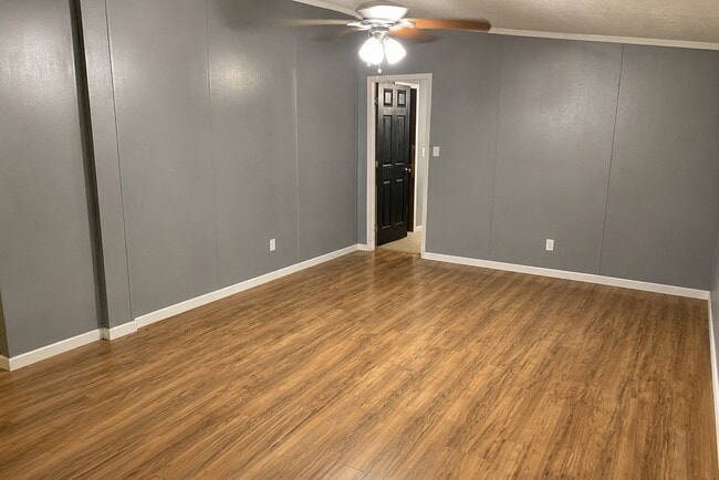 Foto del edificio - 27125 Riley Rd