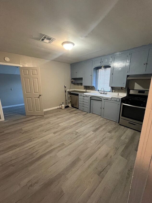 Primary Photo - Beautiful upstairs 3 bed 1 bath apartment in Lexington, Ok -