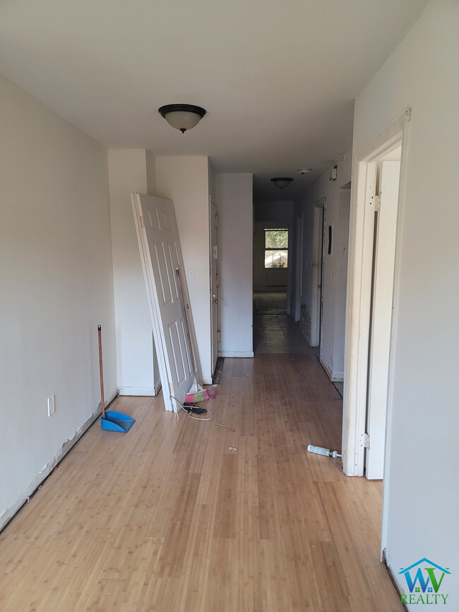 Building Photo - 2734 Kingsbridge Ter