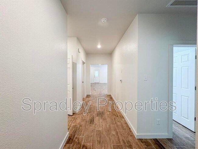 Building Photo - 1423 Fiddle Wood Wy