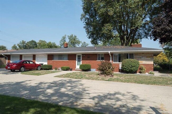 Building Photo - 521 N Harris Rd