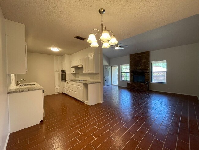 Foto del edificio - AVAILABLE NOW 2 BED 2 BATH TOWNHOME IN CLE...