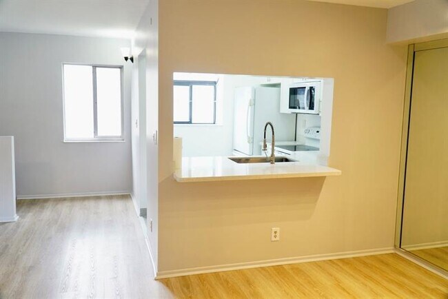 Building Photo - 117 Gardens Dr