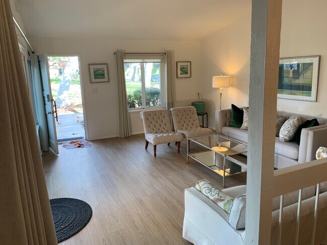 Foto del edificio - 10327 Larwin Ave