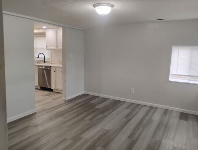 Building Photo - 1118 Parker Ave