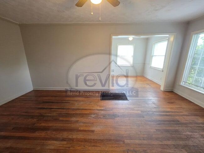 Building Photo - 26 N Holmes St