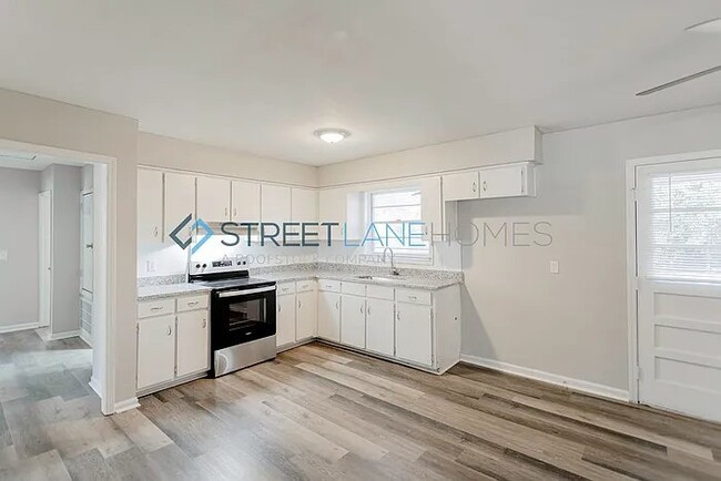 Building Photo - 3040 Foresthill Dr