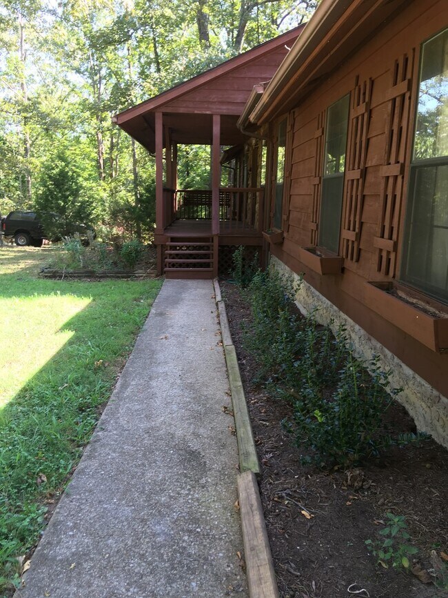 Foto del edificio - Nice home in the country, easy access to gate 10 and minutes from LBL!