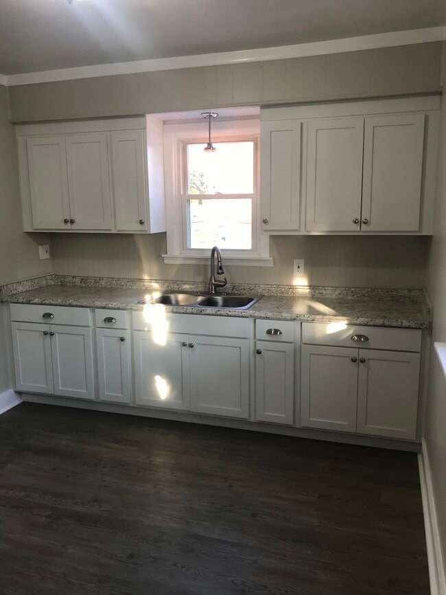 Kitchen - 1010 Washington Ave