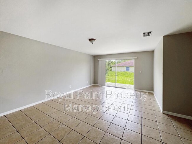 Building Photo - 4825 Golfview Blvd