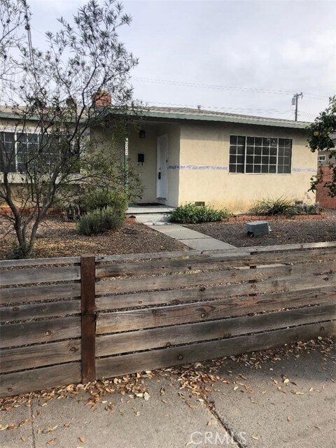 Building Photo - 622 N Placentia Ave