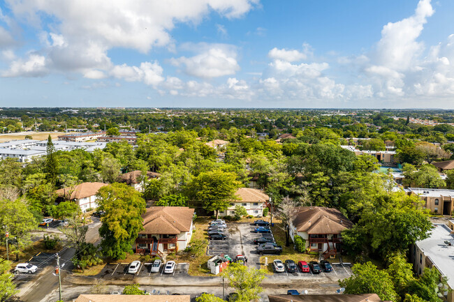 Building Photo - Hidden Forest Condominium