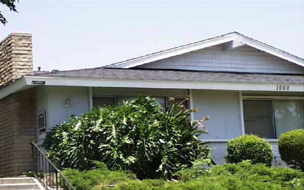 Foto del edificio - 1069 Springfield St