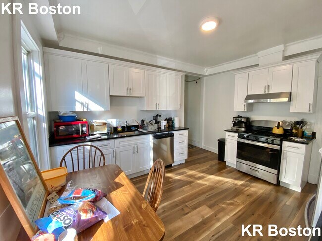 Building Photo - 5 Manton Ter