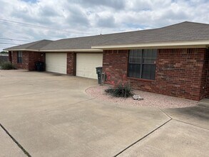 Building Photo - 908 McDaniel Cir