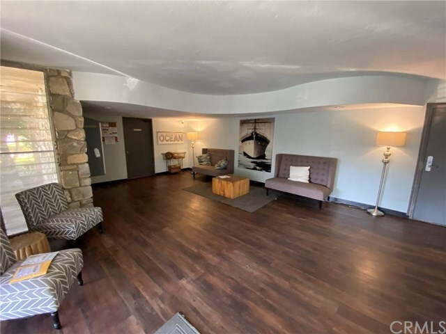 Foto del edificio - 2033 E 3rd St