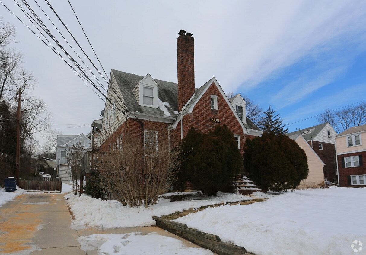 Building Photo - 8108 Greenwood Ave