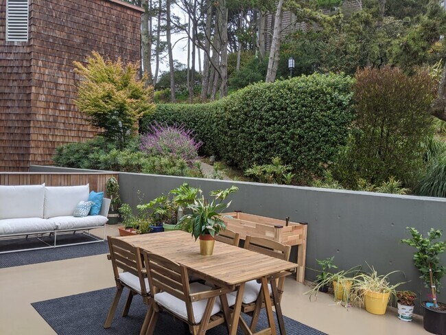 Building Photo - 940 Duncan St