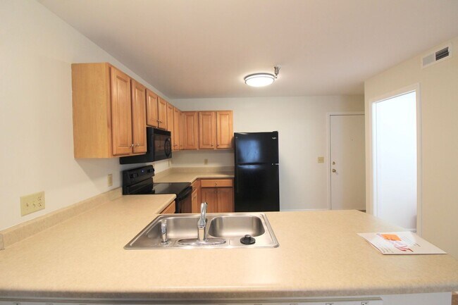 Building Photo - 1366 Hunters Rd