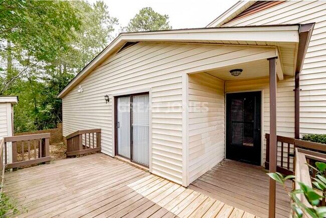 Building Photo - 113 Tee Ct