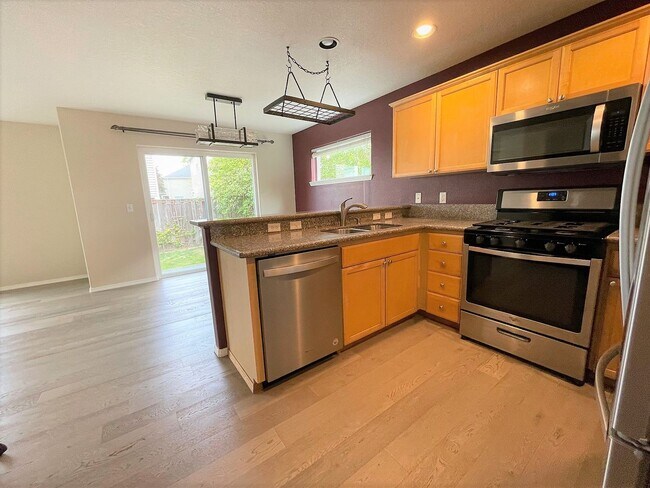 Building Photo - 16873 NW Oak Creek Dr