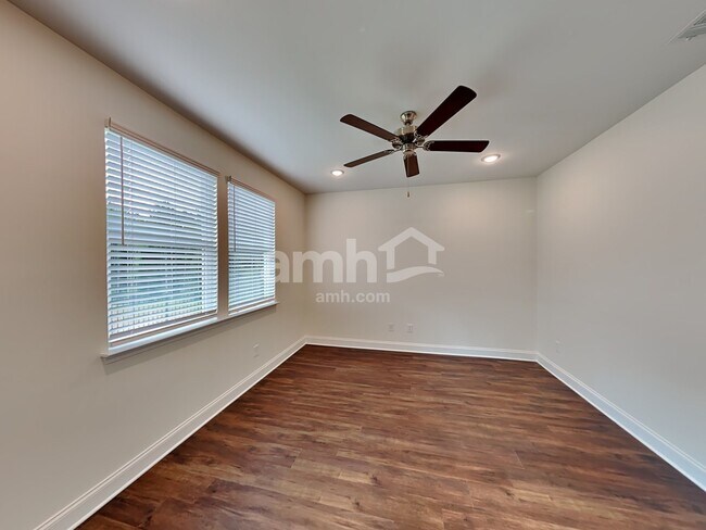Building Photo - 4010 Chivalry Dr