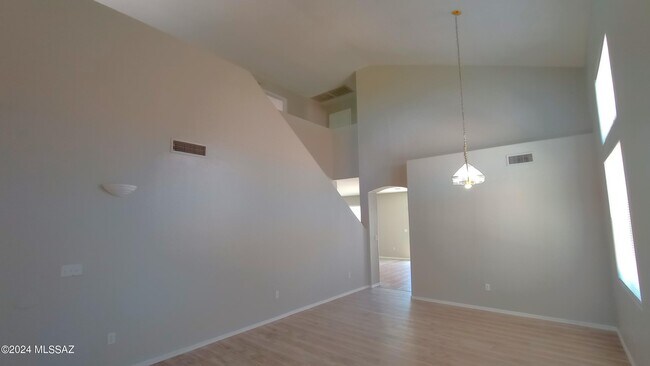 Building Photo - 7176 S Oakbank Dr