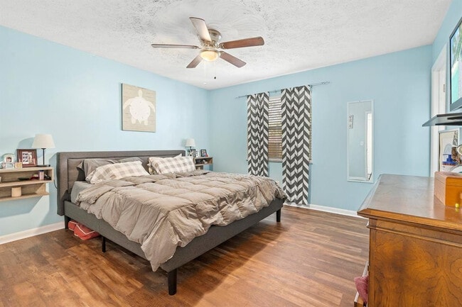 Building Photo - 581 NW Cornell Ave