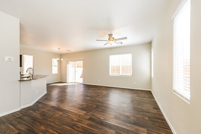 Foto del edificio - 6238 Borland Ct