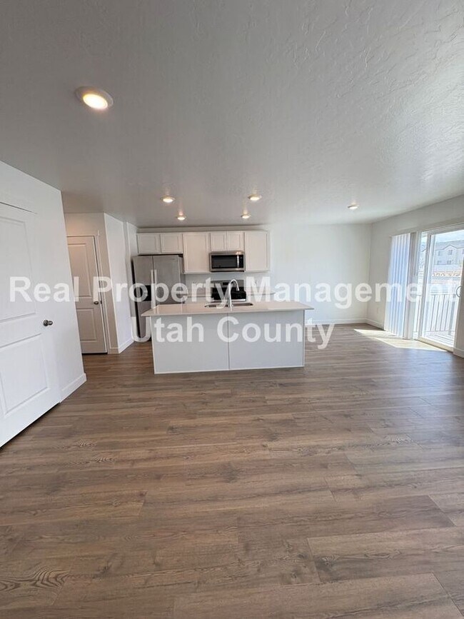 Foto del edificio - 837 E Oakum Ln