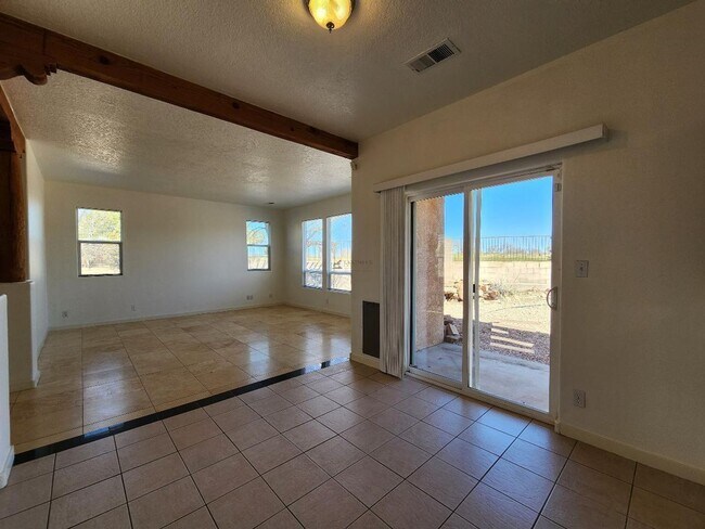 Foto del edificio - 6739 Camino Rojo