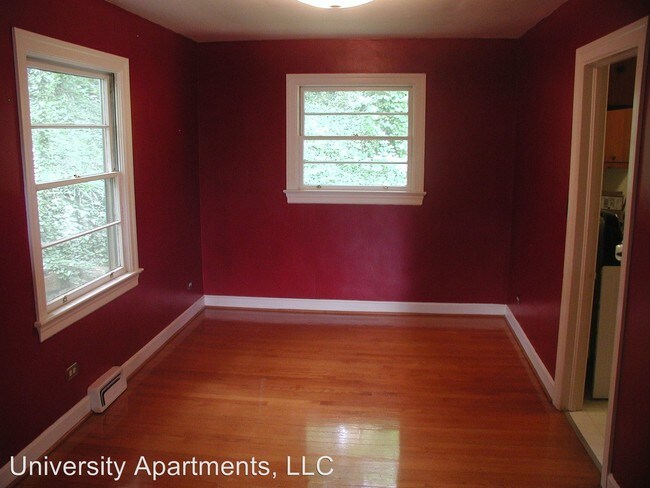 Building Photo - 821 Cabell Ave