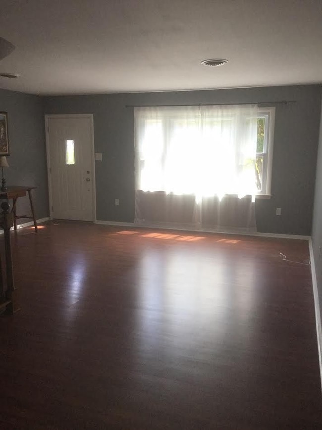 Building Photo - Lovely Rancher Available Now