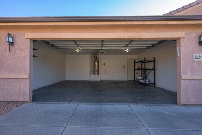 Foto del edificio - Beautiful 3 Bedroom Home Near Snow Canyon Parkway