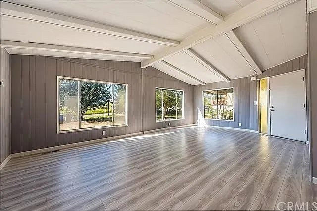 Foto del edificio - 18950 Woodcrest Ln