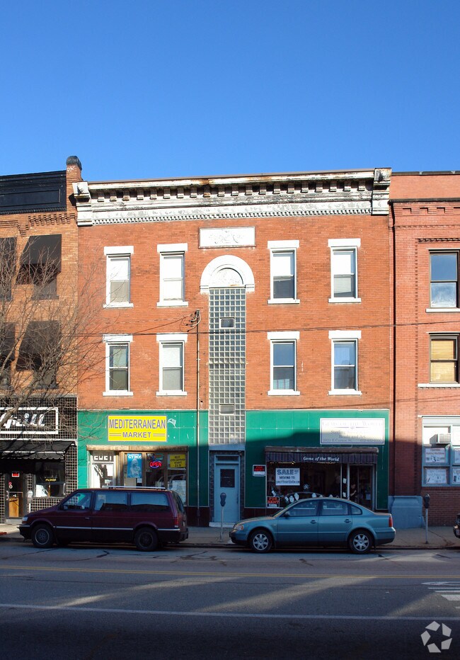 Building Photo - 2021 E Carson St