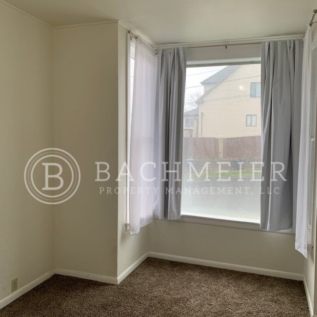 Building Photo - SW 1st Triplex