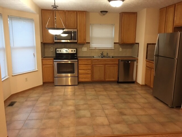 Building Photo - 3504 Brook Spring Dr