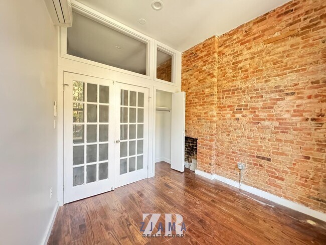 Foto del edificio - 308 Tompkins Ave