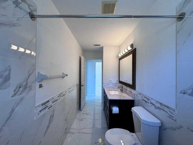 Foto del edificio - 240 Malibu Cir