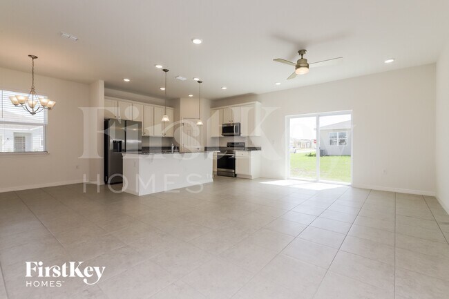 Foto del edificio - 543 Crown Rose Dr