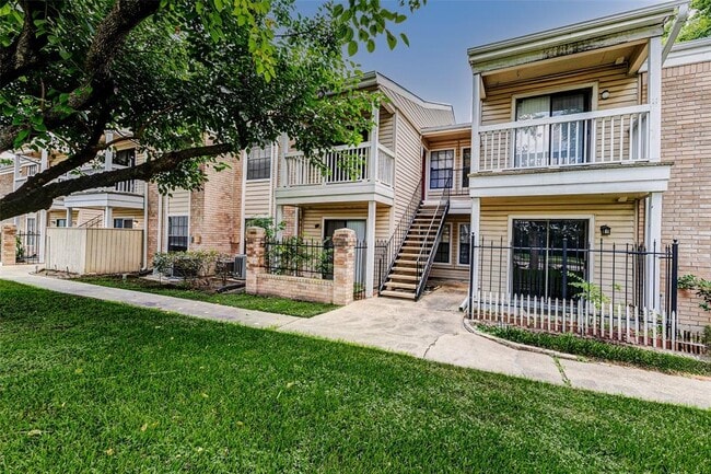 Building Photo - 2750 Holly Hall St