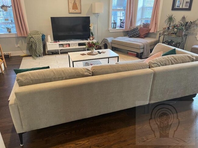 Building Photo - 1 bedroom in CHICAGO IL 60613