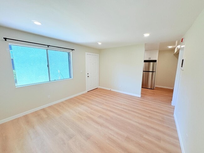 Building Photo - 328 S Weitzel St