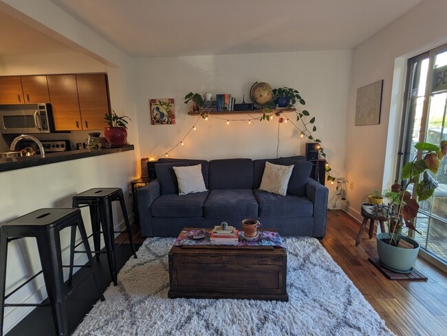 Living room - 700 E Denny Way