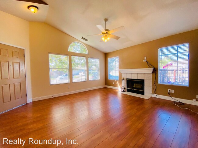 Foto del edificio - 3 br, 2 bath House - 7013 Paloma Blanca Ct