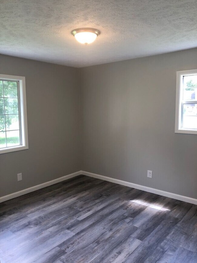 Building Photo - Renovated 4 Bedroom 2 Bath Home for Rent!!