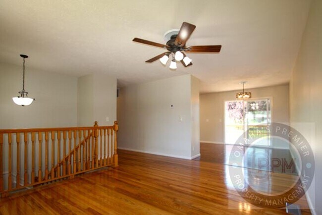 Foto del edificio - Discover this well-maintained 3-bedroom, 2-bath home in Omaha, NE
