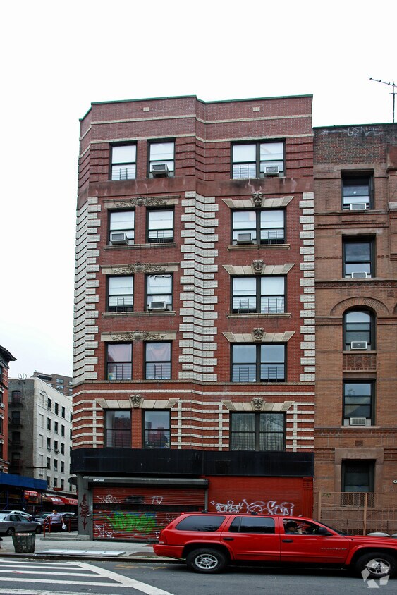 Building Photo - 209 Henry St